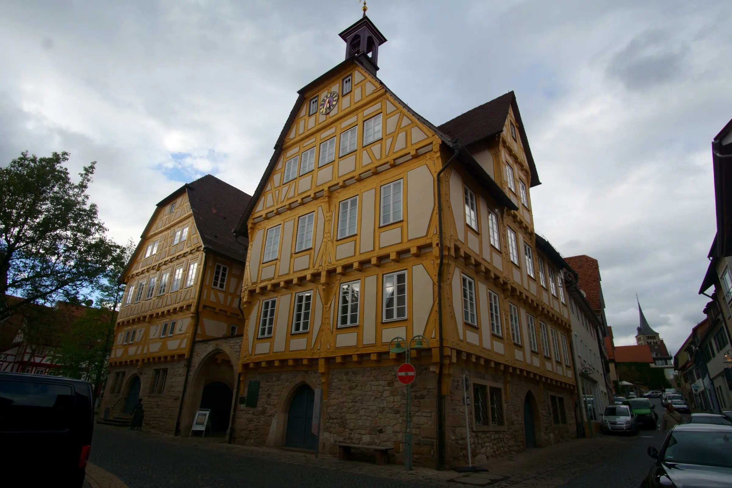 Das Alte Rathaus in der Sindelfinger Altstadt, ein Fachwerkbau, in dem heute das Stadtmuseum ist